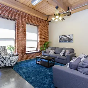 Posh Loft Walk To Cards And Convention Center Apartment
